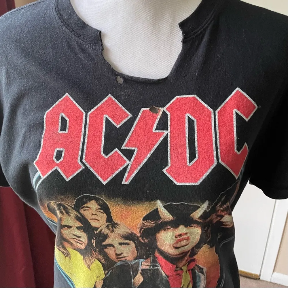 Distressed Neck Black  Highway to Hell Tour 1979 Size L T-shirt Top ⚡️☠️⚡️ - Image 2