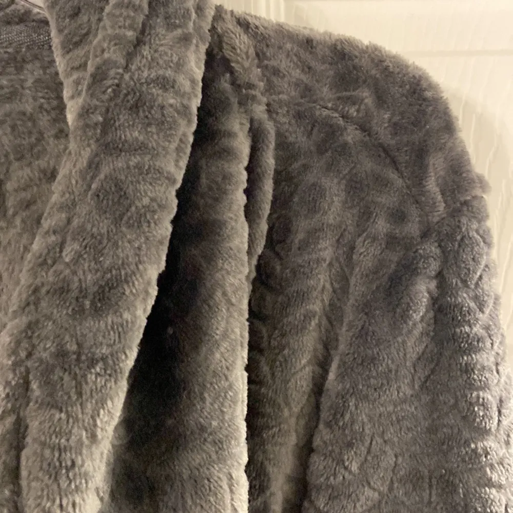 HONEYDEW INTIMATES BATHROBE SIZE S/M BRAND NEW LENGTH 34” COLOR GRAY SO FLUFFY - Image 5