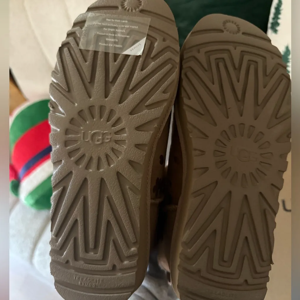 UGG Classic Mini Boot Floral Foil Beige Size 6 - Image 5