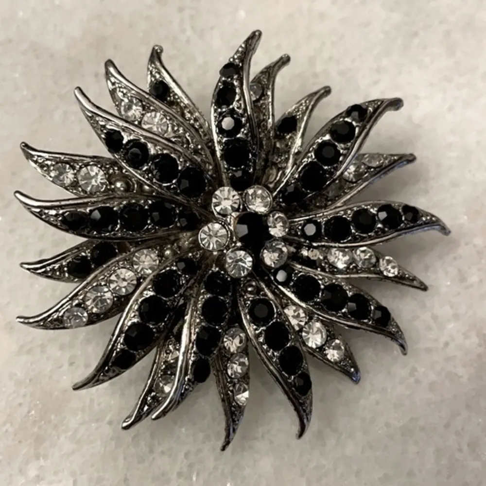 Unbranded Starburst Rhinestone Black Diamond look brooch fashion jewelry Silver - Image 7