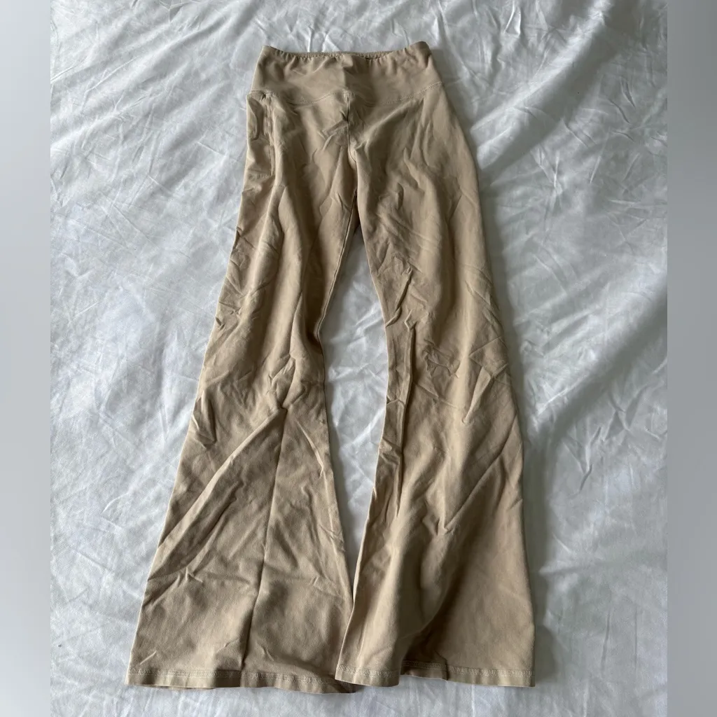 Hollister beige flare leggings - Image 2
