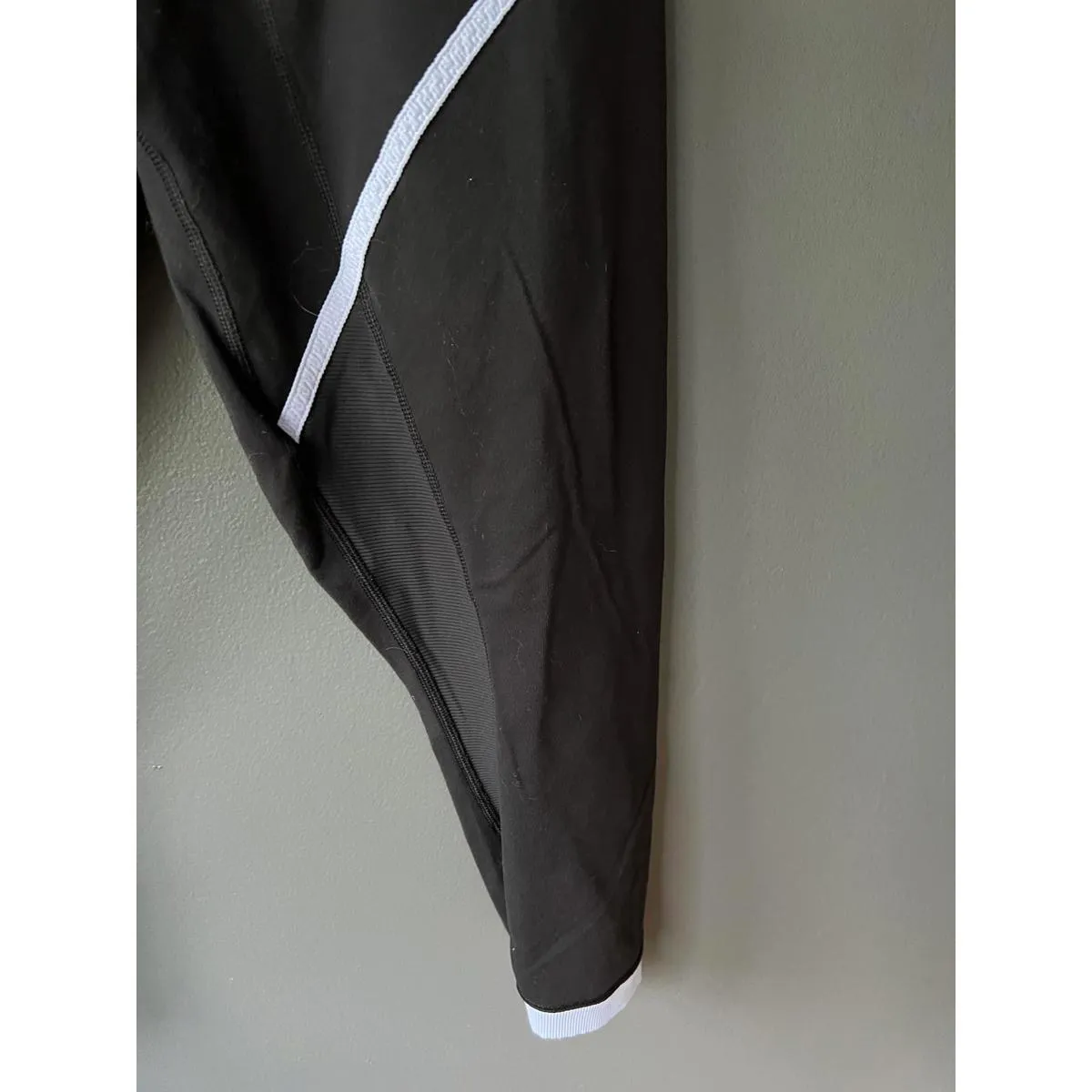 Lululemon Black and Lavender Leggings size 8 - Image 4