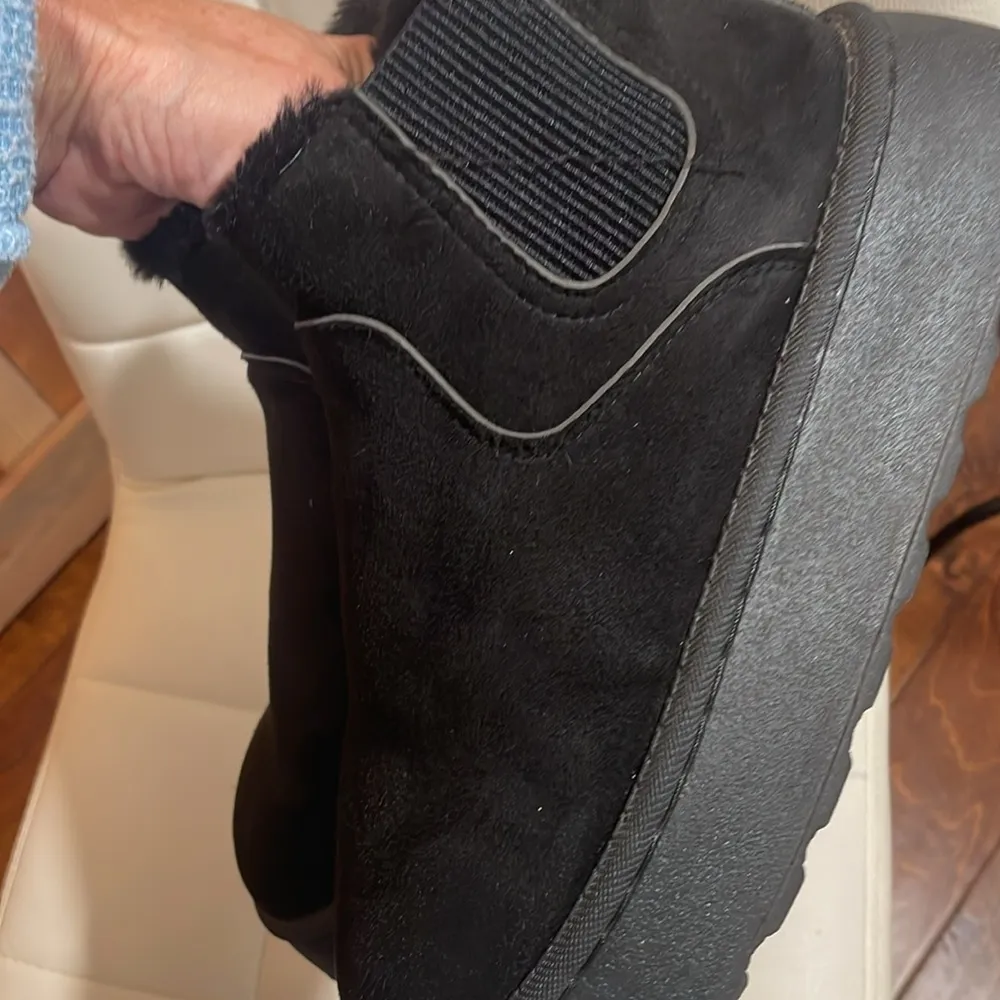 🎿🎿🎿BOGOHO🎿🎿🎿Sherpa Lined Black Suede Booties Size 9.5 - Image 8