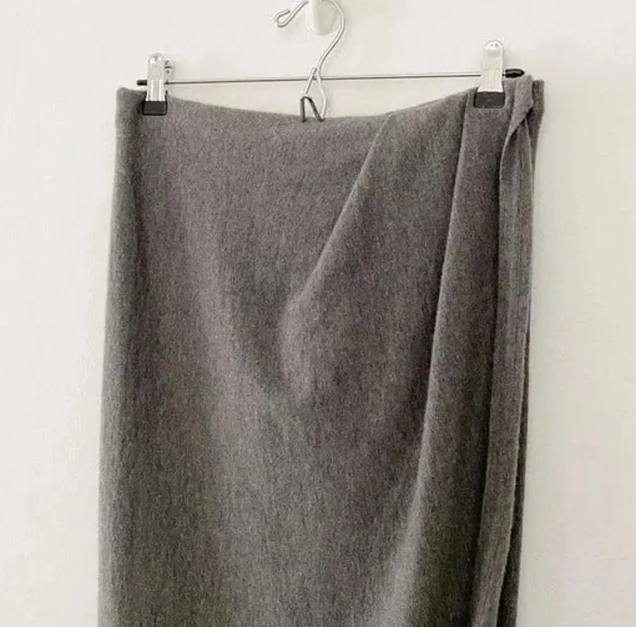 Cashmere Midi Wrap Skirt in Medium Grey NWT Size P Retail $795 - Image 8