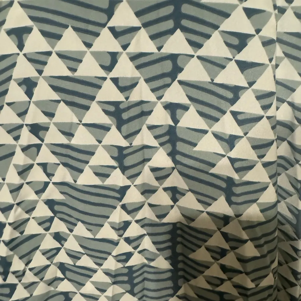 LuLaRoe Joy Vest sleeveless - Image 3