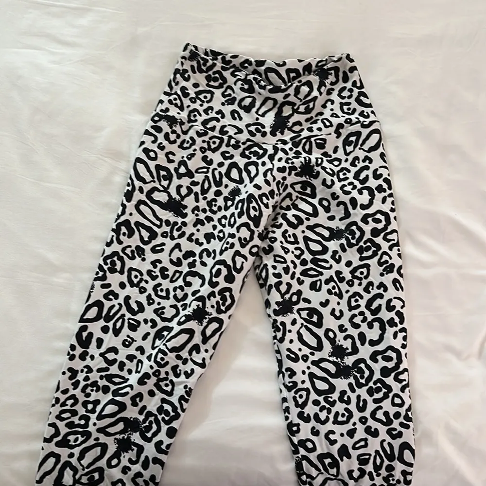 BBB cheetah print leggings - Image 2