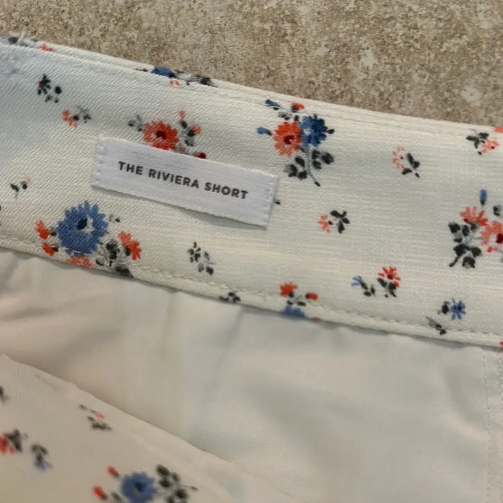 LOFT White & Flower Print The Riviera Shorts EUC - Image 3