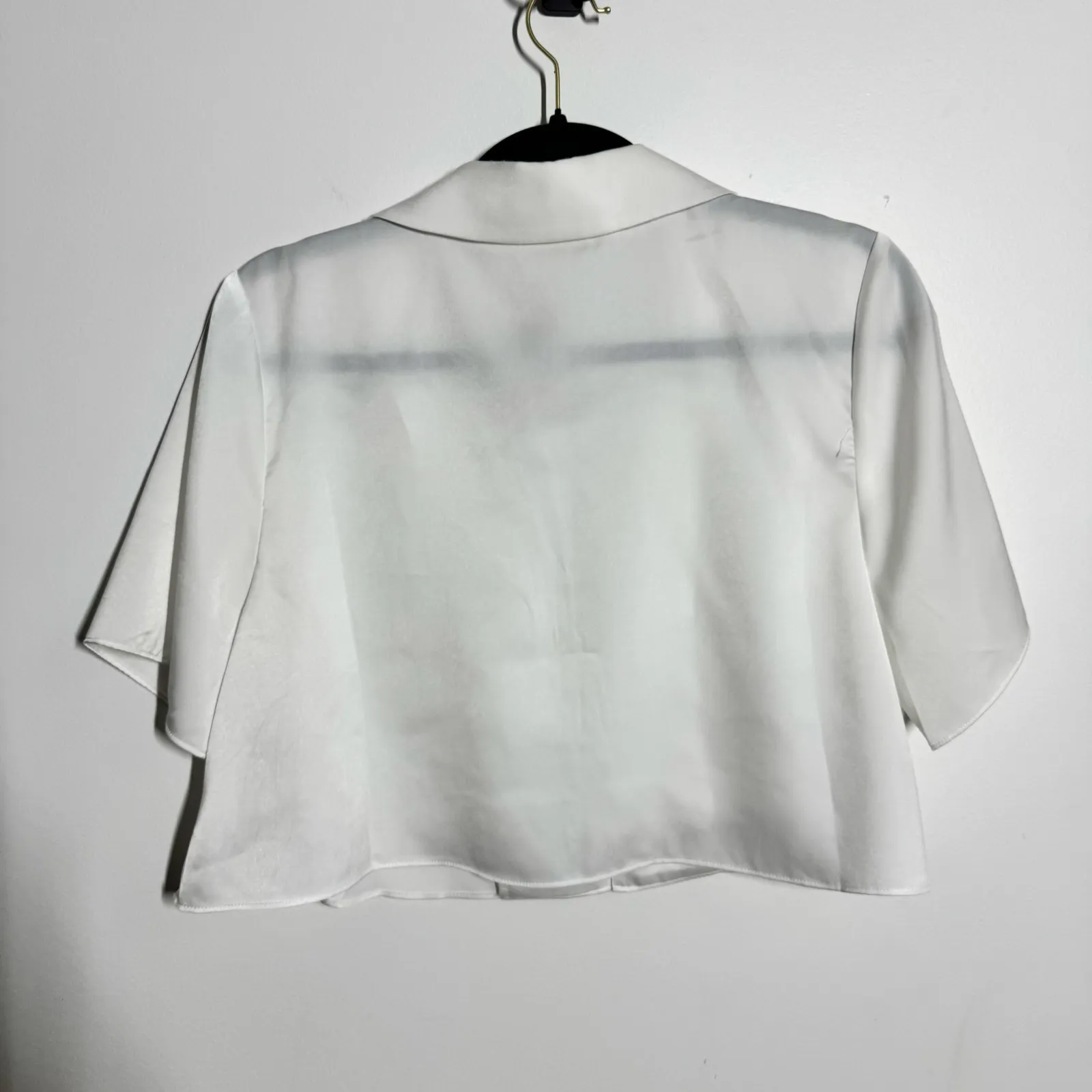 Vestique Minimal Cropped Blouse Top Women M White Hook & Eye Clean Girl NWT - Image 2