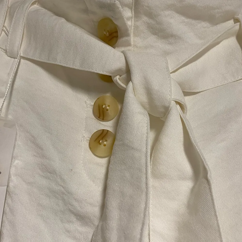 New Bishop & Young Shorts Size Large - Image 2