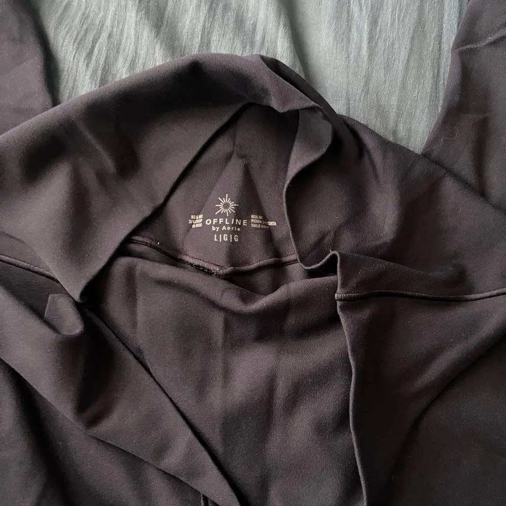 OFFLINE BY  REAL ME HIGH WAISTED CROPPED LEGGING SIZE LARGE - Image 6