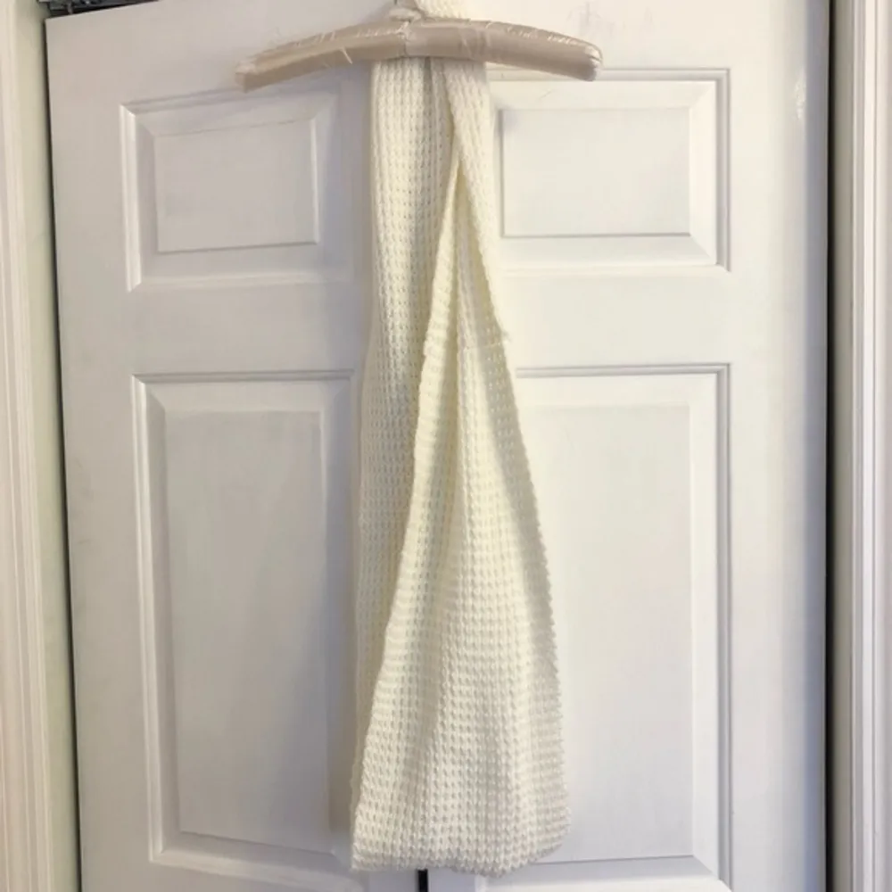 Mossimo (target) long white winter infinity scarf - Image 2