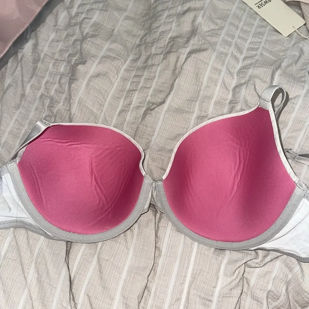 Pink Victoria secret bra - Image 2