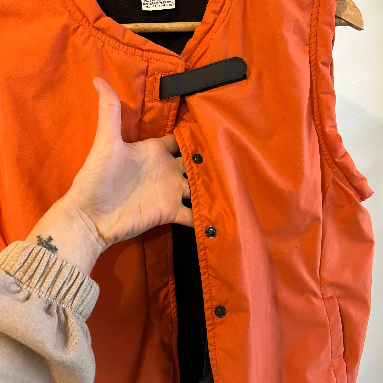 Vintage 90s Tommy Hilfiger Orange Streetwear Snap Button Puff Vest Size Large - Image 7
