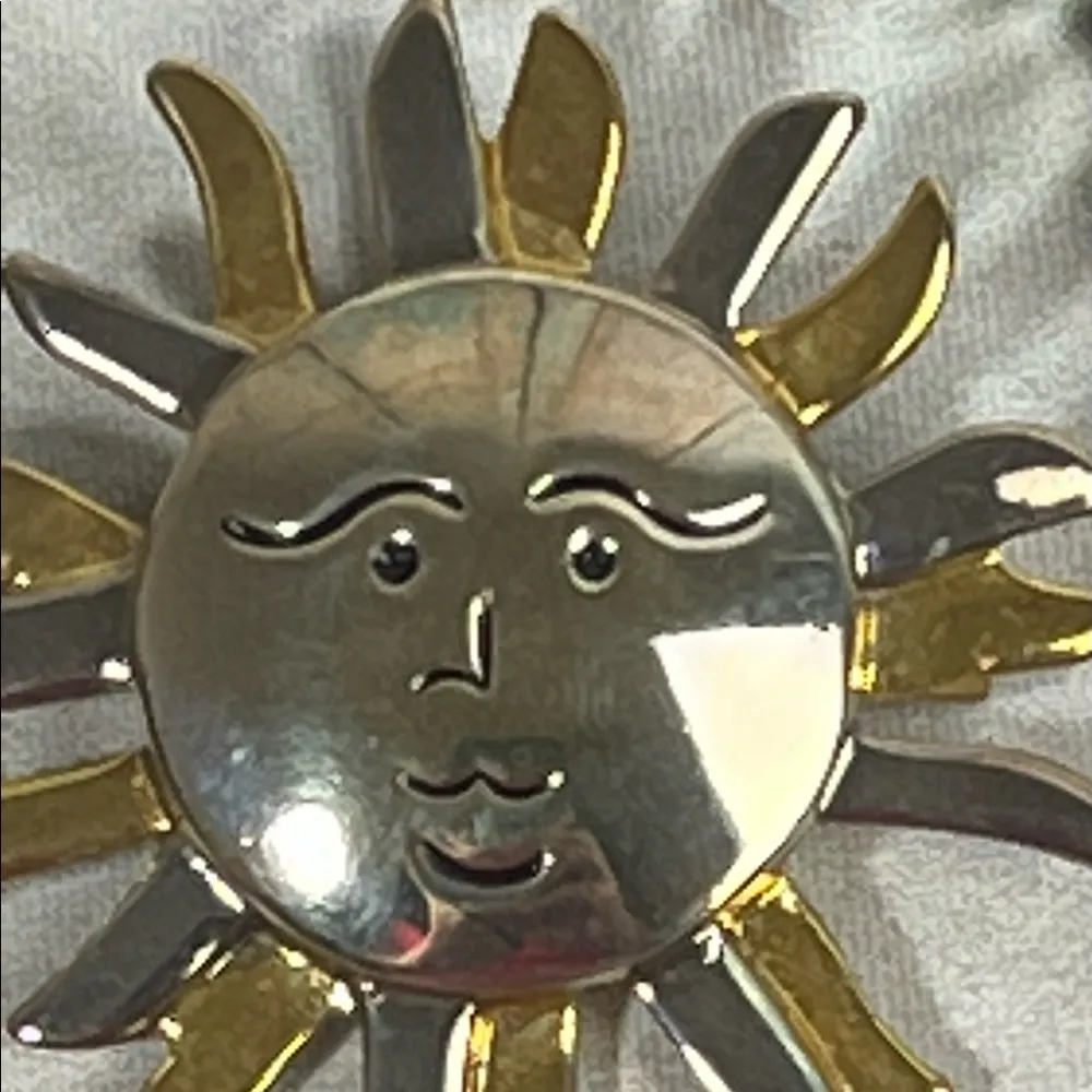 Vintage BEST Sun Face Smiling Brooch Silver And Gold Tone Collectible - Image 6