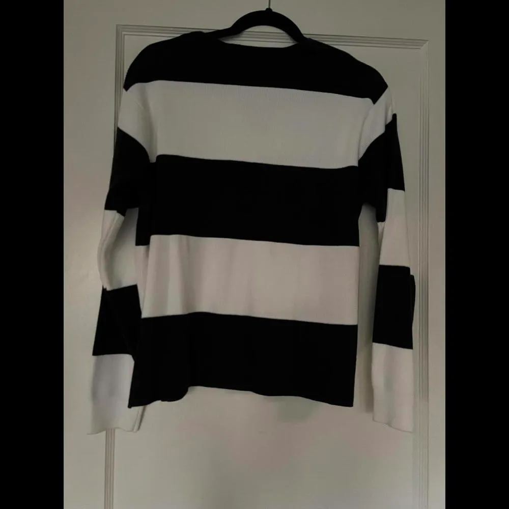 Liz Claiborne Lizgolf Chic V-Neck Striped Sweater - Navy & White size Small - Image 2
