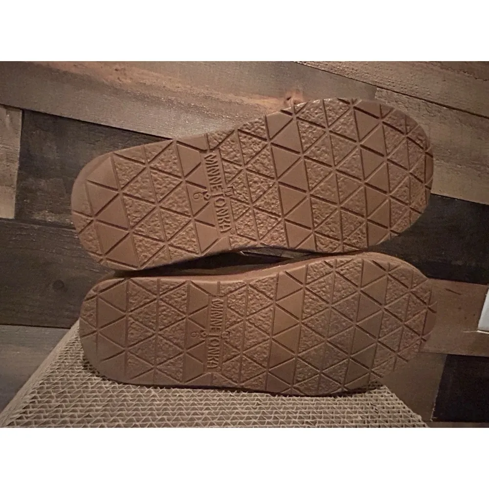 Minnetonka Boots Womens 6 M Olympia Short Winter Snow Boot Brown Suede Flats EUC - Image 7