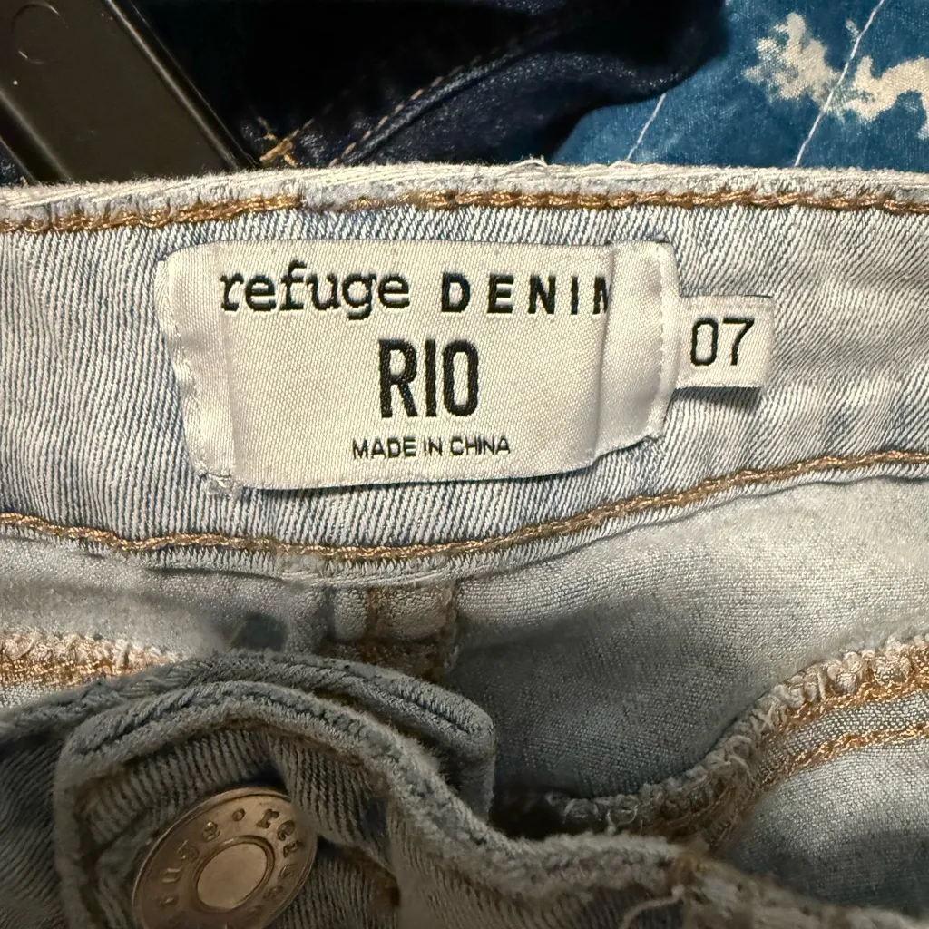 Refuge High Rise Light Blue Jeans - Image 2