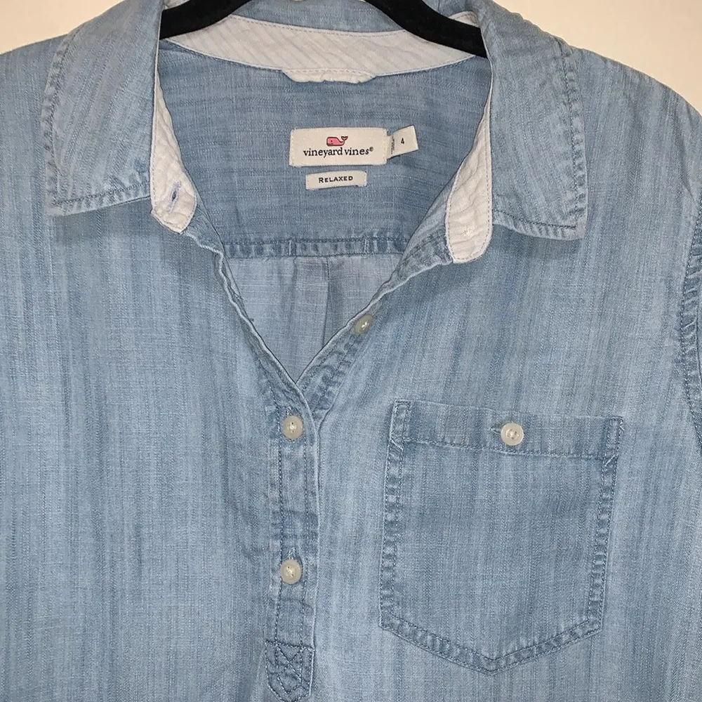 Vineyard Vines chambray relaxed long sleeve or 3/4 sleeve woman size 4 jean - Image 2