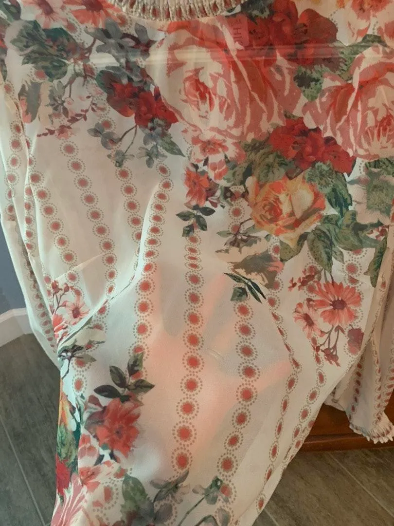 Gorgeous sheer flower patterned top - Image 5