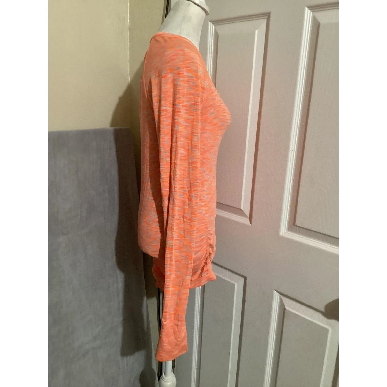 Athleta Shirt Womens XS Orange Heather Long Sleeve Ruched Thumbholes Raglan - Image 4