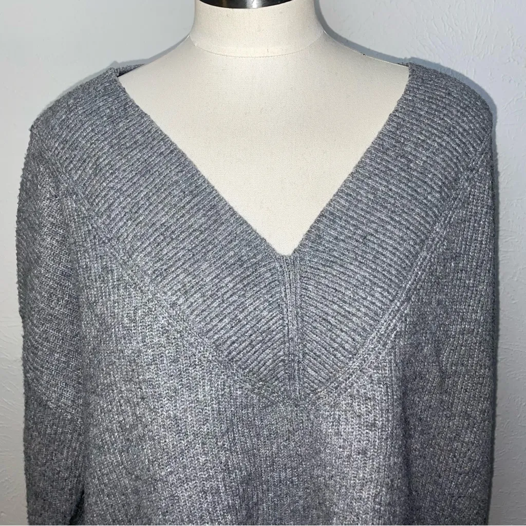 Express Gray V-Neck Sweater Women’s Small Soft Knit‎ Long Sleeve Pullover - Image 5