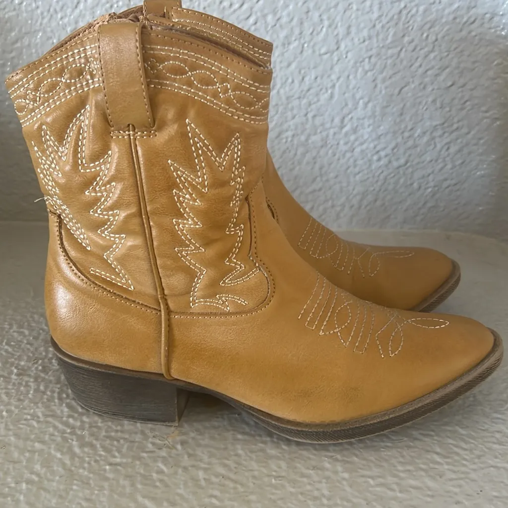 Coconuts By Matisse Legend Western Cowboy Ankle Boot Size 7.5 - Image 2