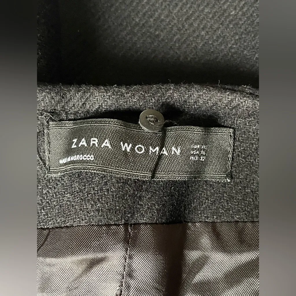 Zara Women's Black Coat with Detachable Faux Fur Collar - Image 6