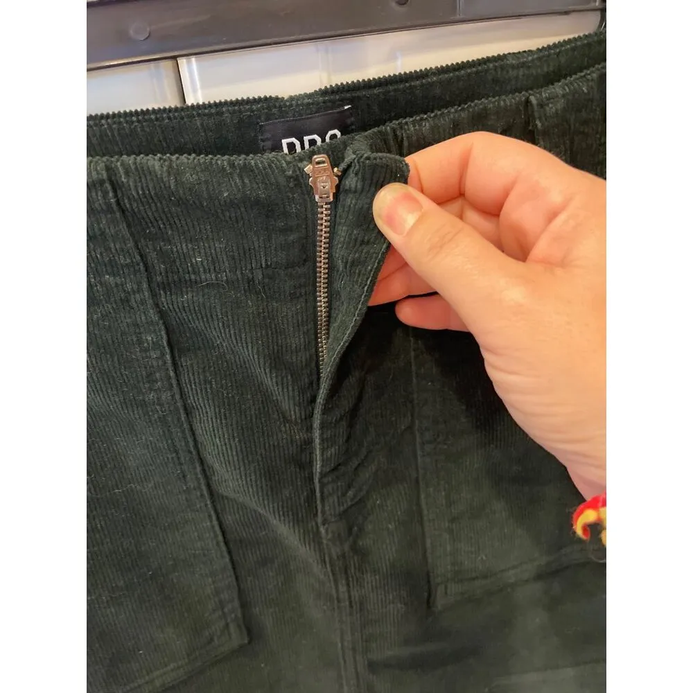 BDG Urban Outfitters Forest Green Corduroy Mini Skirt With Pockets Size XS - Image 4
