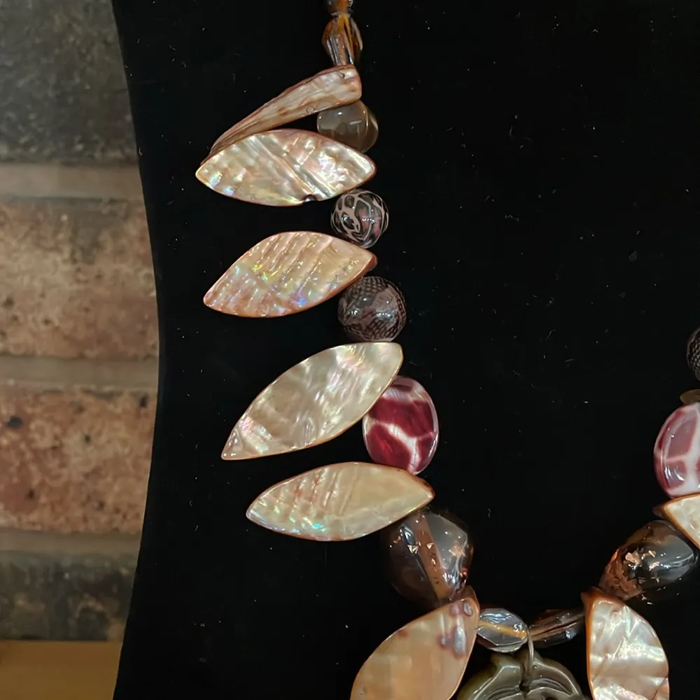 Dark Amber, Abalone shell, and Aztec style stone pendant vintage necklace - Image 4