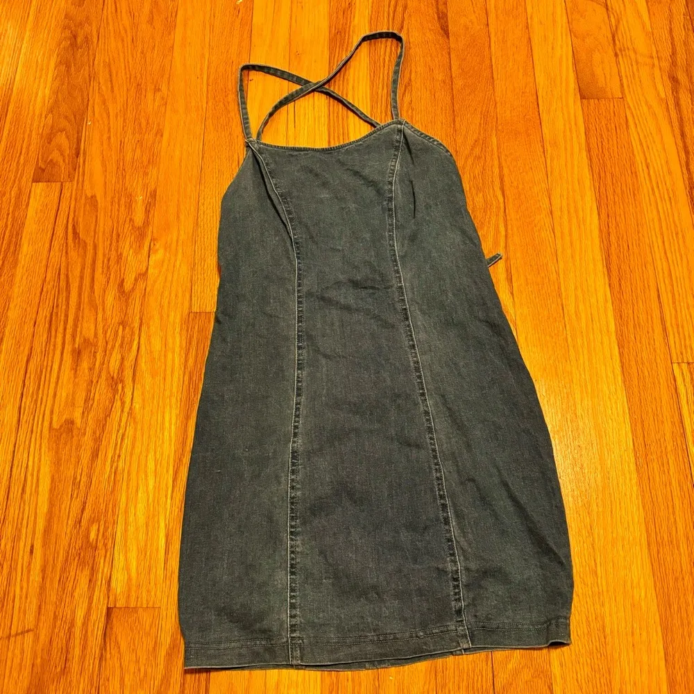Forever 21 Jean Denim Dress Blue Fitted Cross Back Size Medium - Image 2