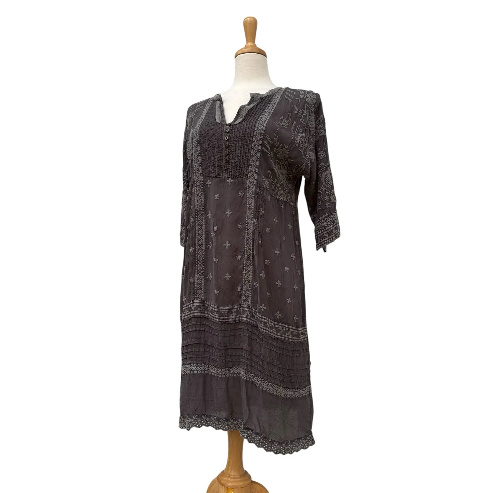 Johnny Was Dress Tunic Sz M Gray Embroidered Eyelet Pintuck Mini Boho Coastal - Image 2