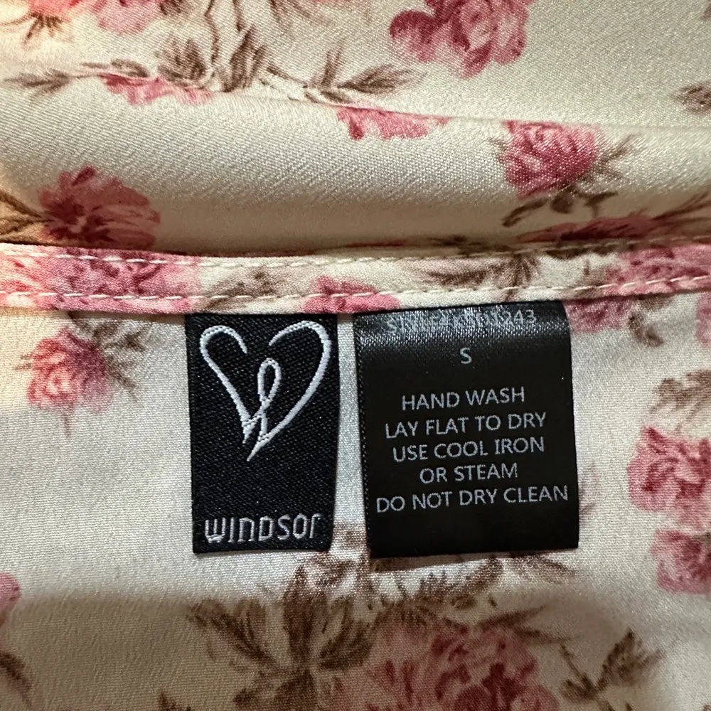 Windsor  Thin Cropped Pink Roses Corset Top With Bra Cups Front Hooks Small - Image 15