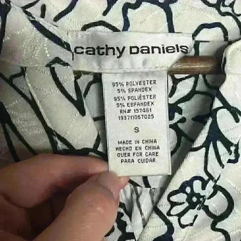 NWT Cathy Daniels Simply Textured Roll Tab Sleeve Print Top‎ Sz S - Image 5