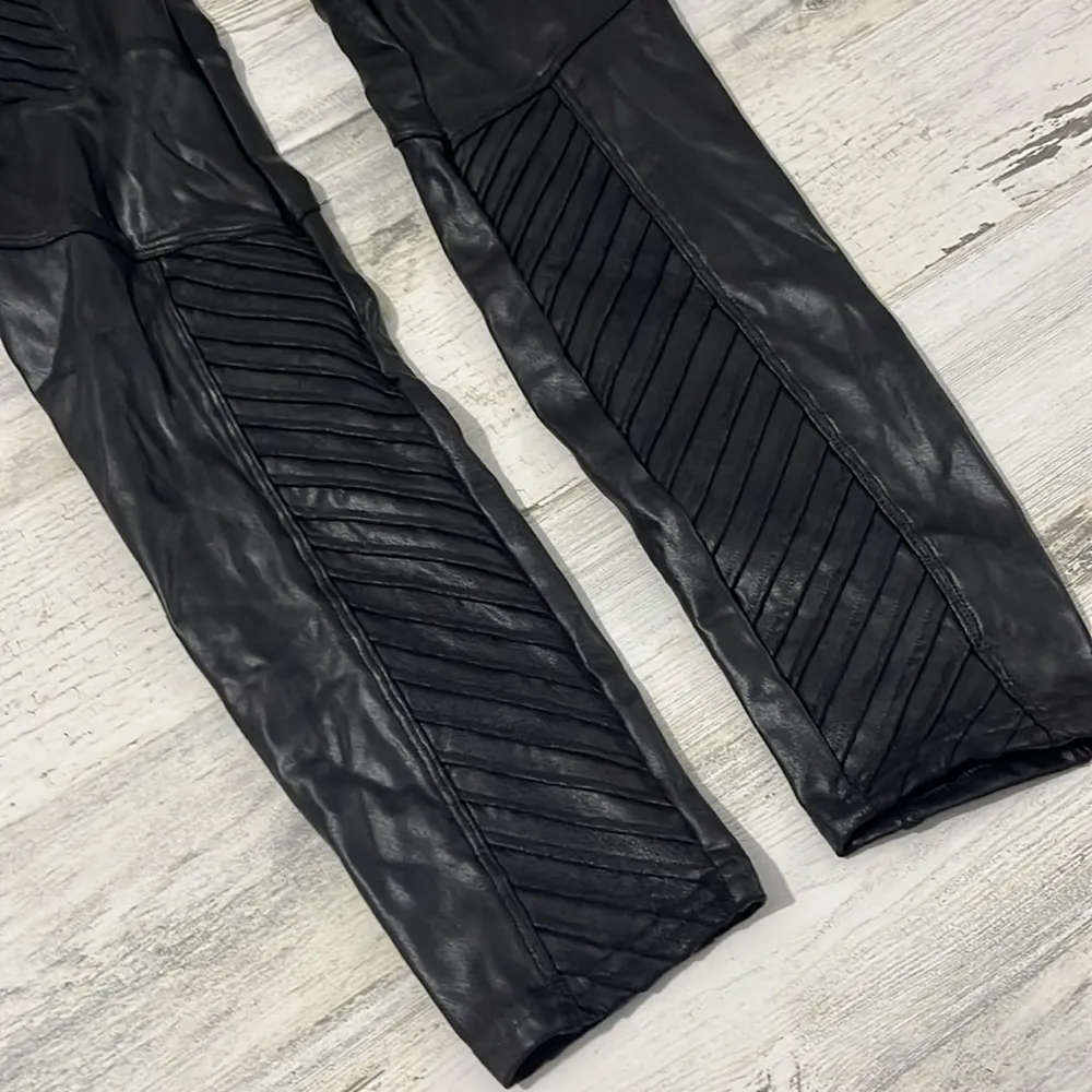 Spanx Faux Moto Leggings Size L - Image 7
