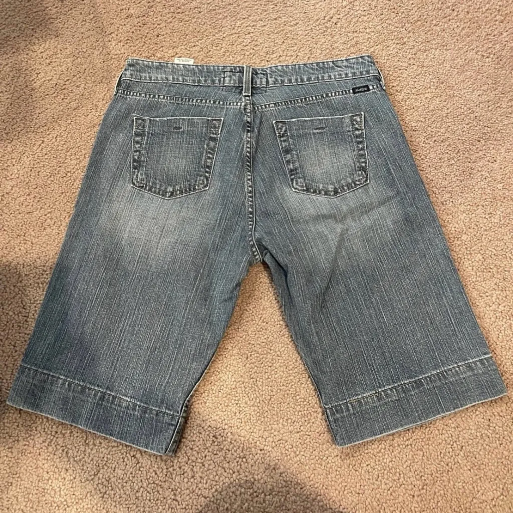 Authentic Trending LEVIS Low Rise Denim Bermuda Distressed Shorts - Image 9
