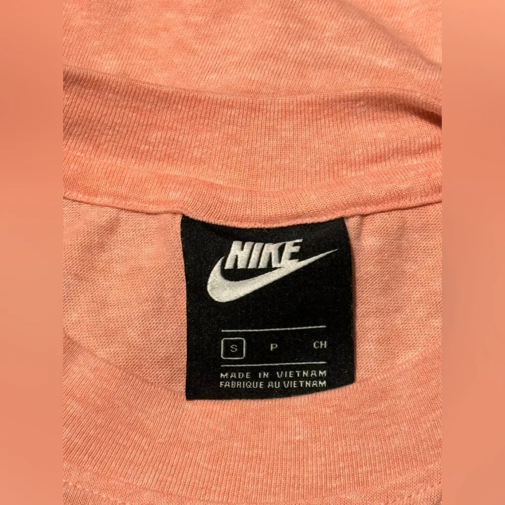 EUC Nike Coral Pink and Gray Varisty Sportswear Tank size small - Image 6