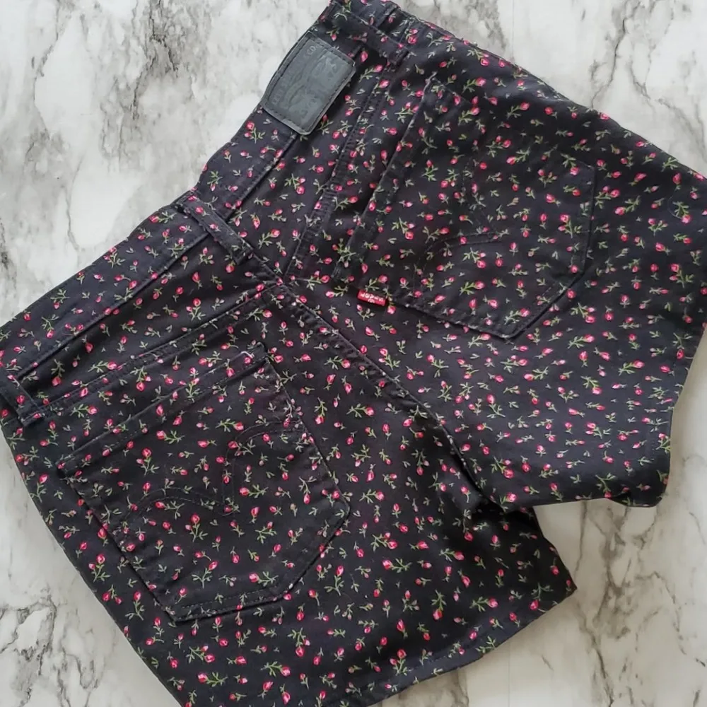 levis midrise shortie denim shorts size 29 - Image 3