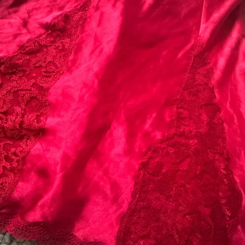 VINTAGE Victoria's Secret Gold Label Red Satin Lace Sexy Nightie Size S - Image 4