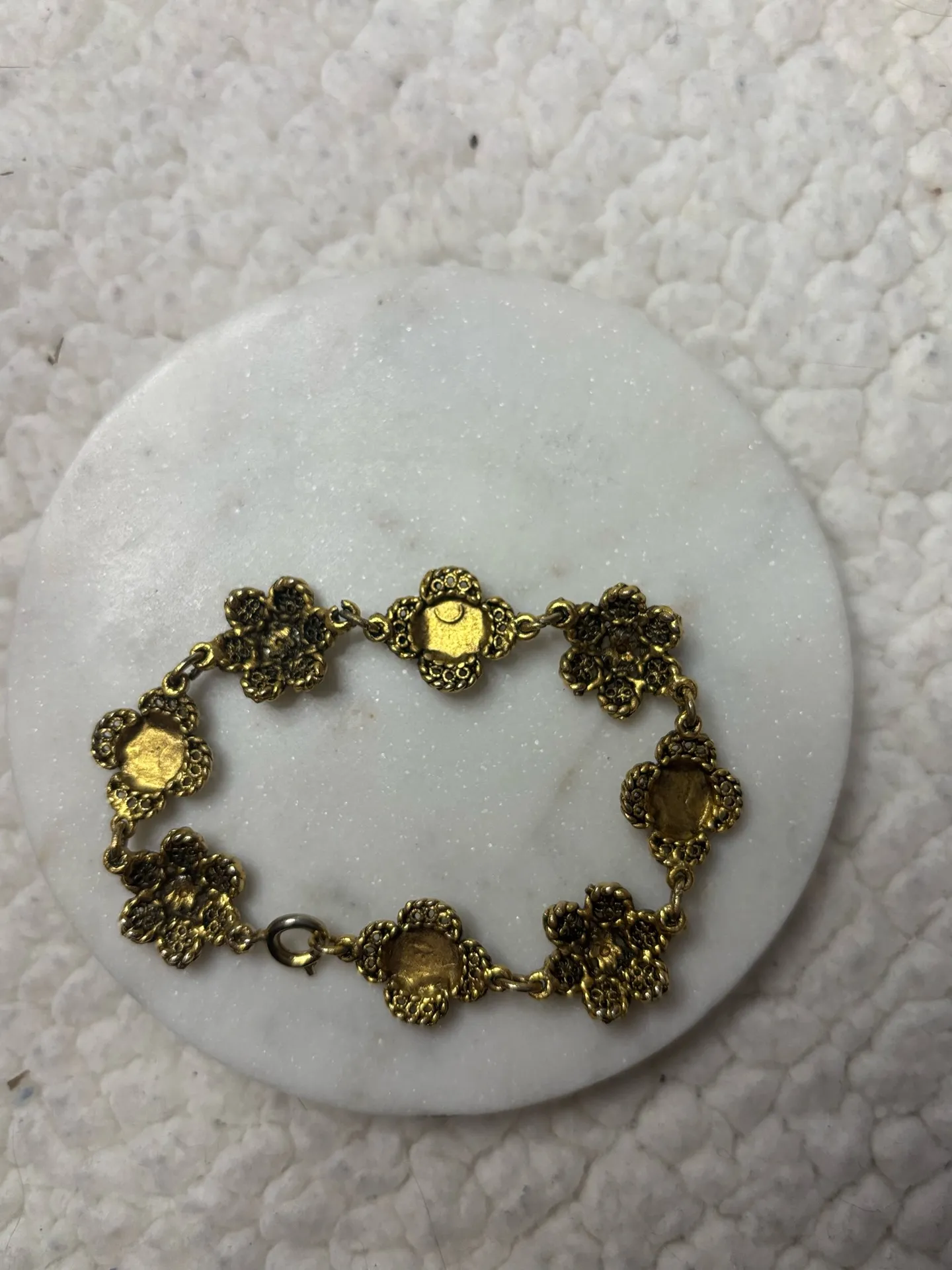 Vintage gold bronze link bracelet with red beads - Image 6