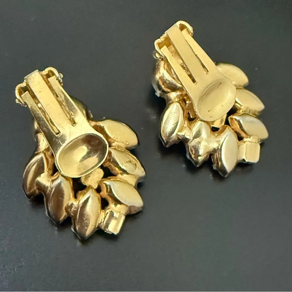 Vintage Unsigned Juliana? Delizza & Elster Hot Pink Rhinestone Clip On Earrings - Image 10