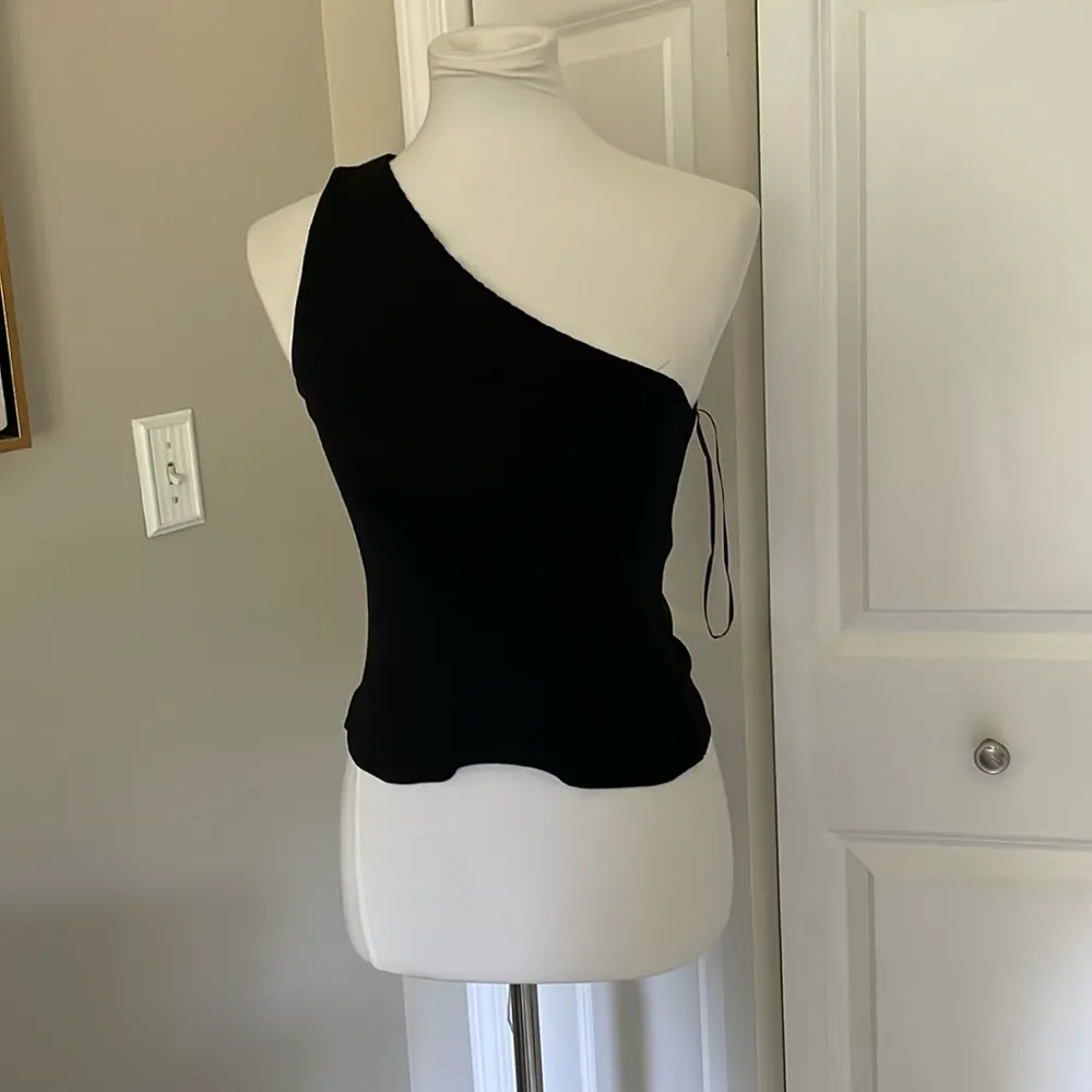 Beautiful Simple Black ASOS One Shoulder Top - Image 3