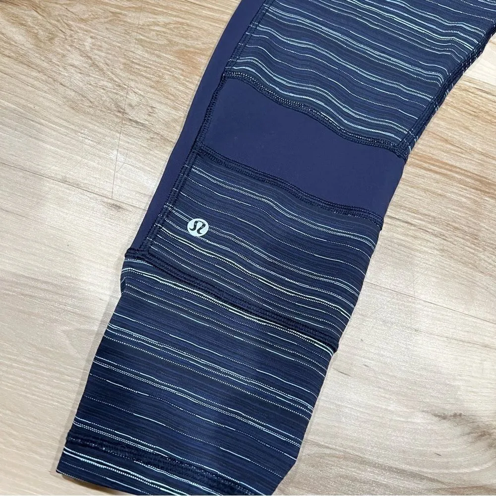 Lululemon RARE Run the World 7/8 Tight Leggings Cyber Stripe Naval Blue Womens10 - Image 5