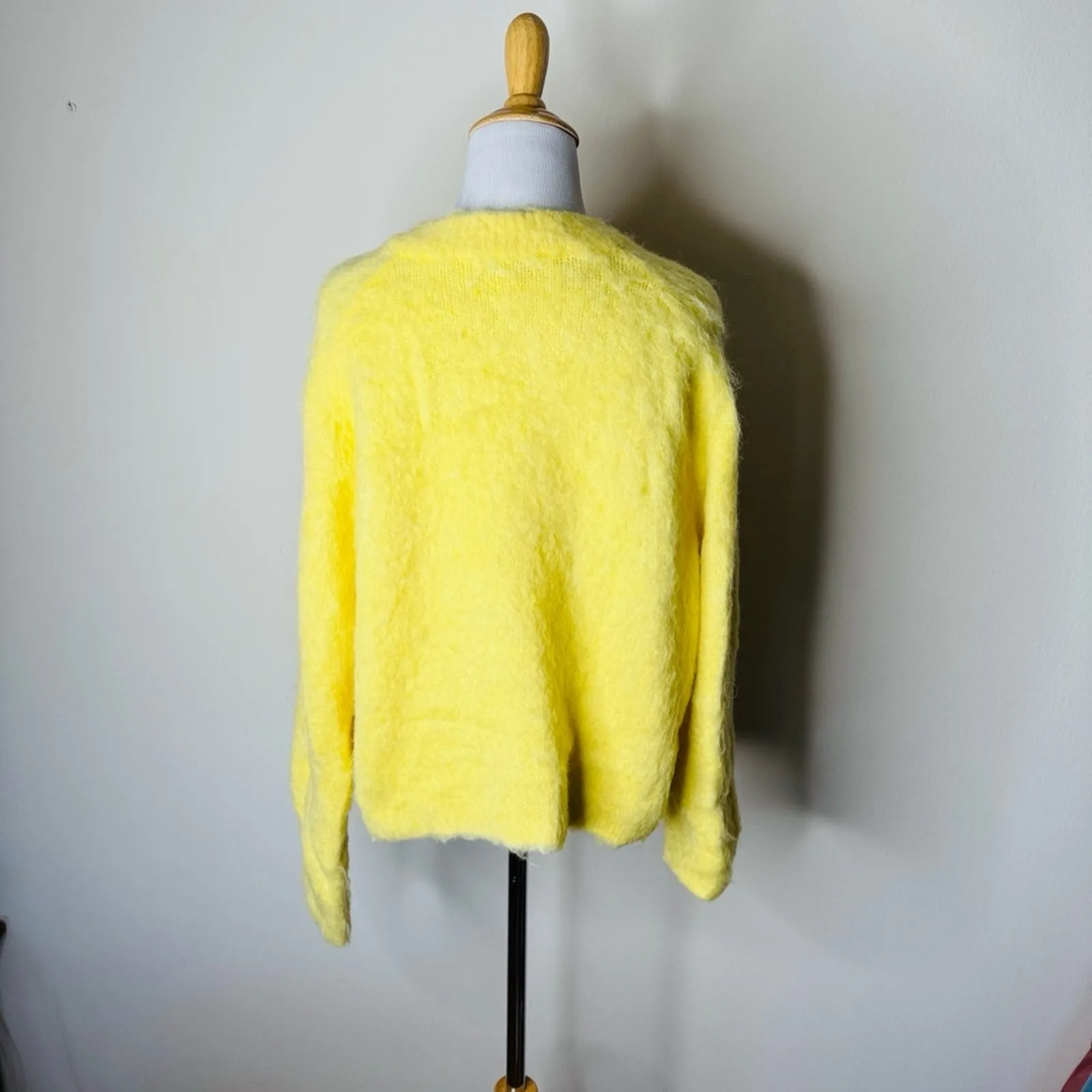 Madewell Heather Lemon Brushed  
V-Neck Sweater - Image 7