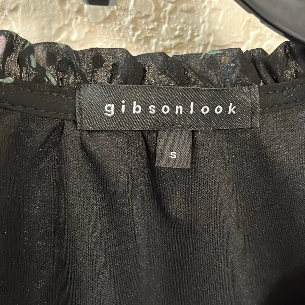 NWOT. Gibson Look Floral Swiss Dot Blouse - Image 2