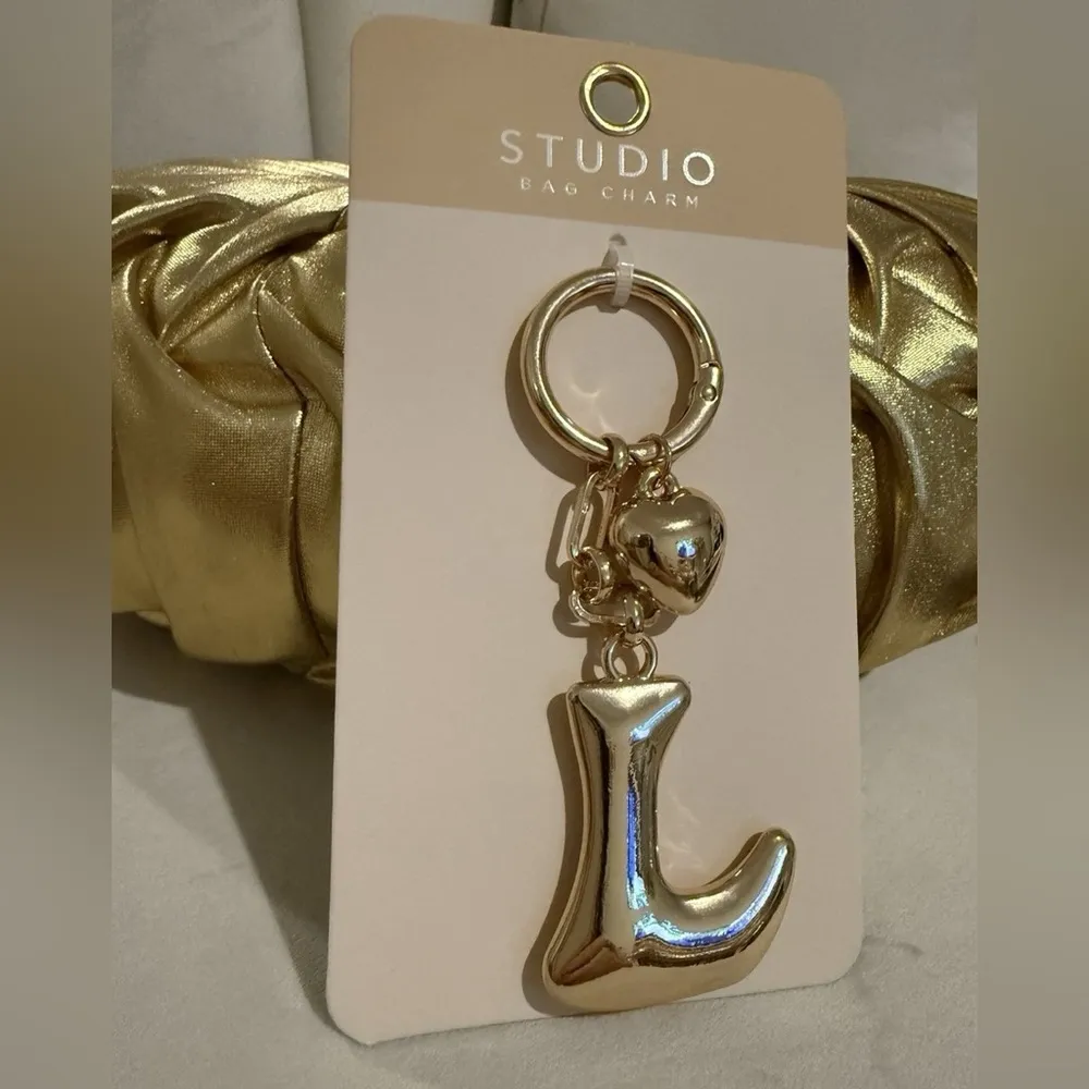 Studio Gold Initial “L” Keychain Bag Charm with heart - Image 4