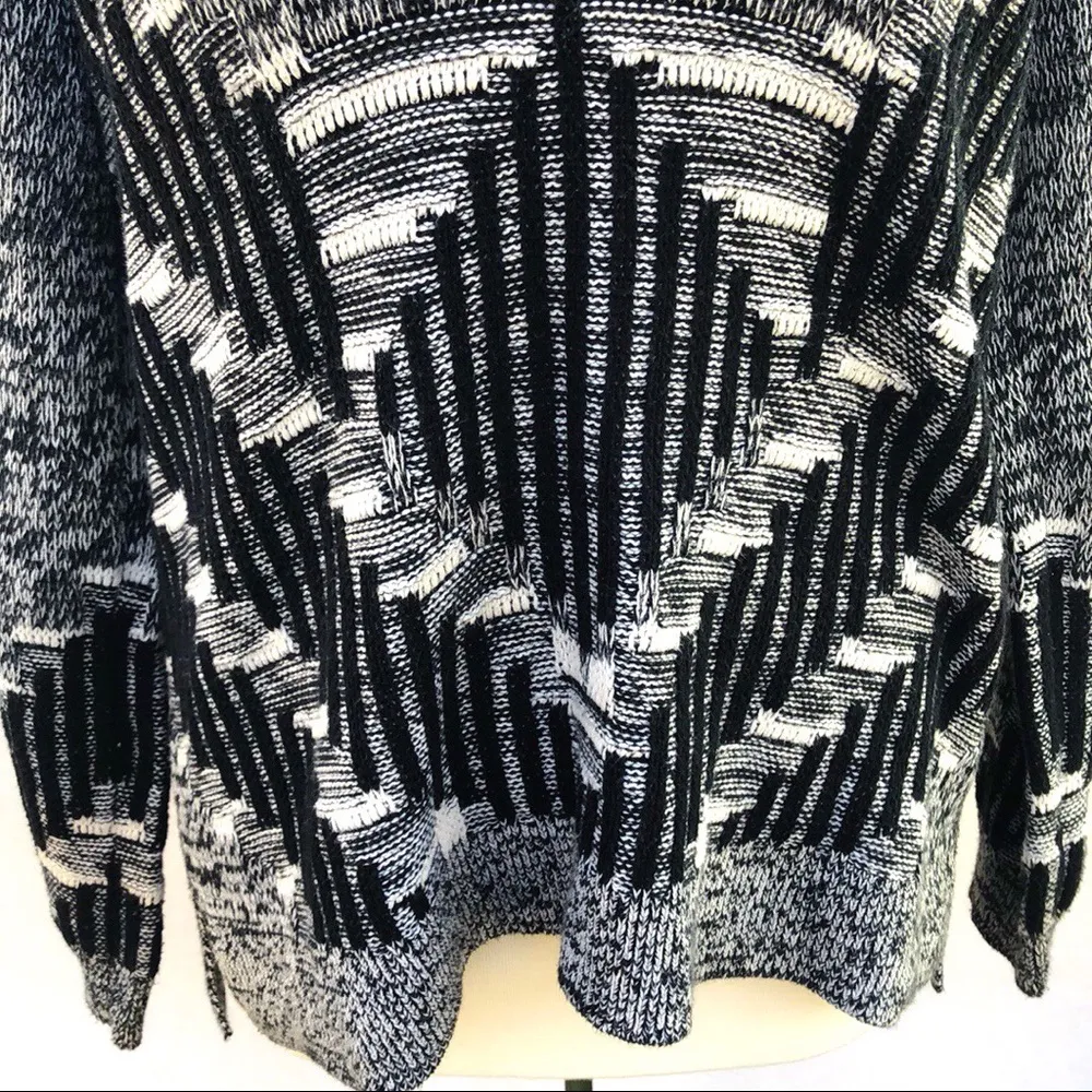 Urban Outfitters Womens large Silence + Noise grey and black v-neck knit sweater - Image 7
