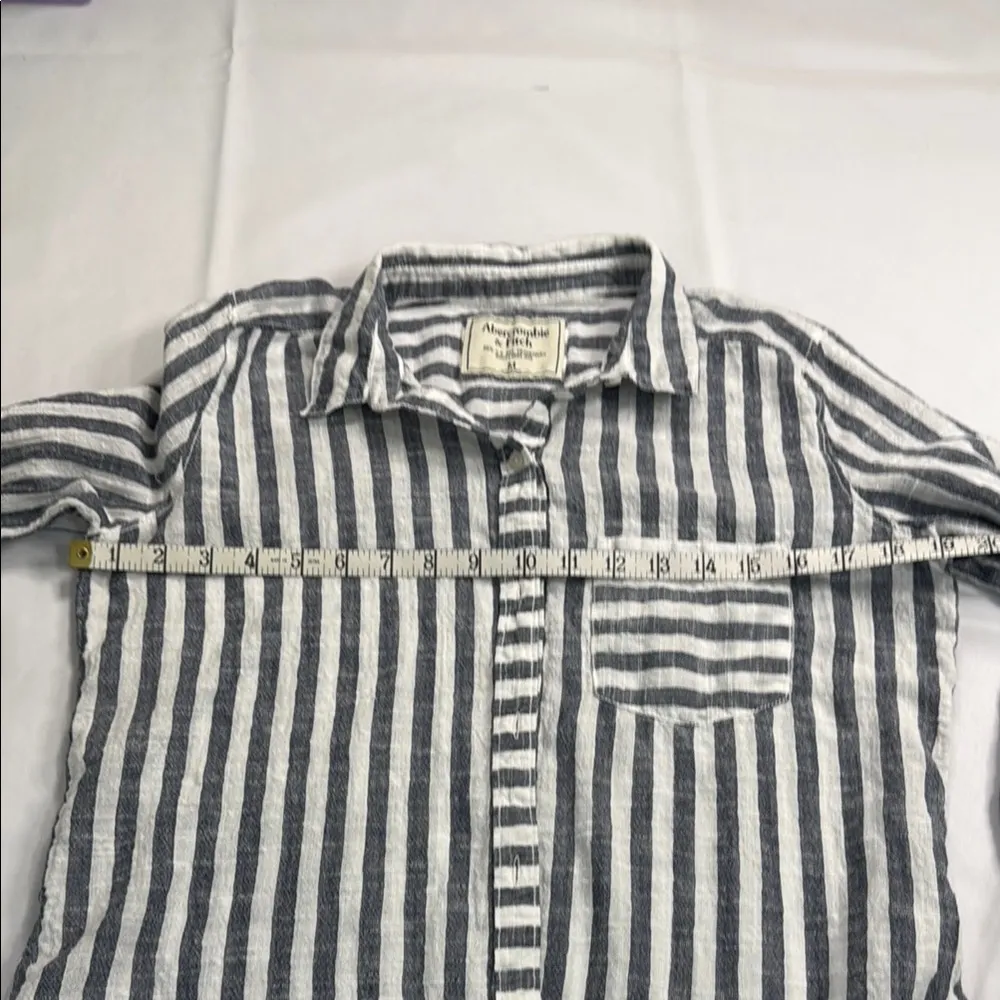 Abercrombie & Fitch Blue and White Striped Casual Shirt - Image 6