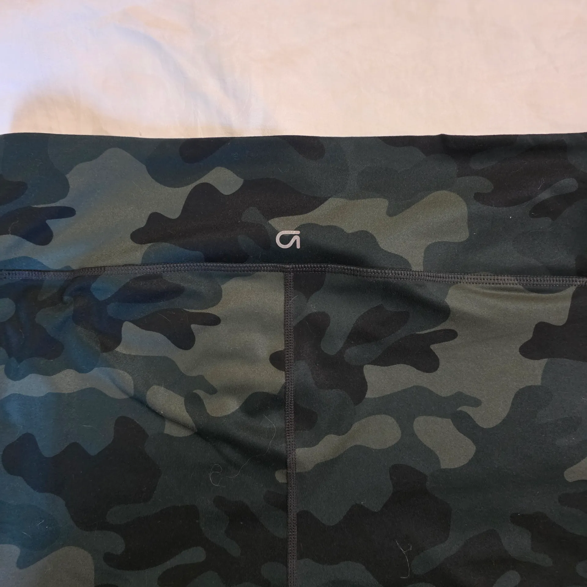 GAP Women's Camouflage Bike Shorts - Black and Green - Image 4