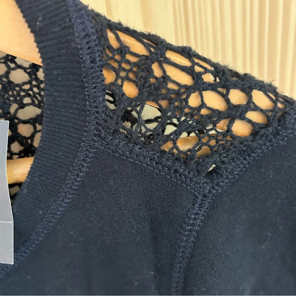 Abercrombie & Fitch Navy Crochet Back Sweatshirt. Size XS. - Image 5