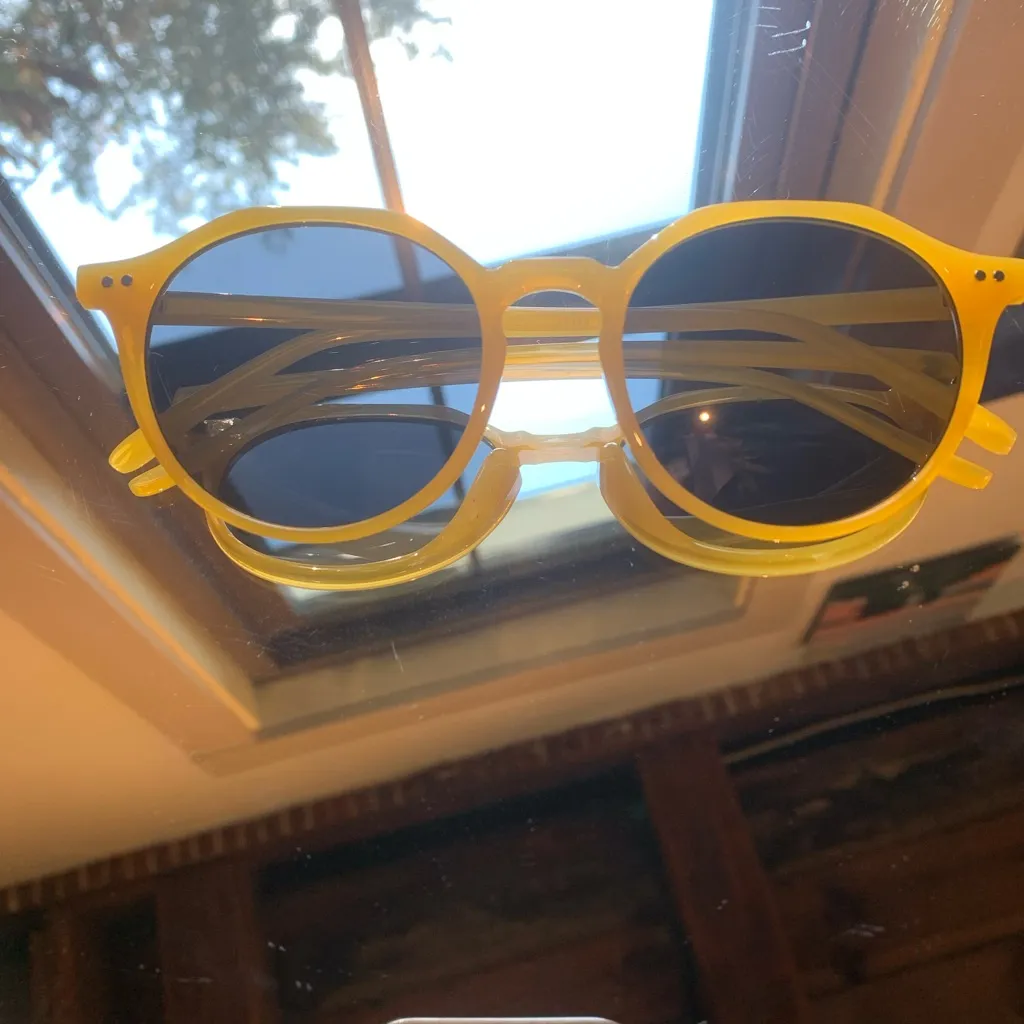 Brand new yellow sunglasses - Image 4